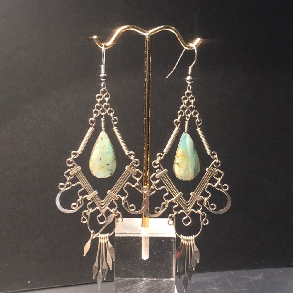 Silver & green stone dangle earrings 4” EUC pierced/fishhook. Stunning bohemian - Picture 5 of 8
